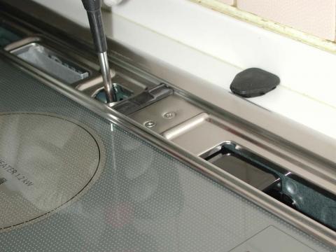 ここも固定します【IHクッキングヒーター工事】【長野県長野市】オール電化・エコ電化ＪＰ【大光電気商会】