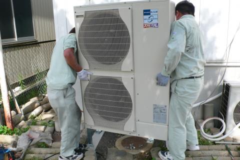 重量は１１７キログラムあります【ズバ暖エアコン工事】【長野県長野市】オール電化・エコ電化ＪＰ【大光電気商会】