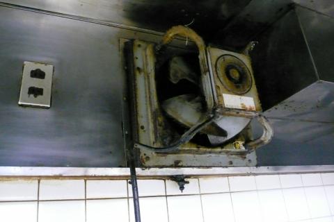 油が汚れがすごいです！【換気扇工事】【長野県長野市】オール電化・エコ電化ＪＰ【大光電気商会】