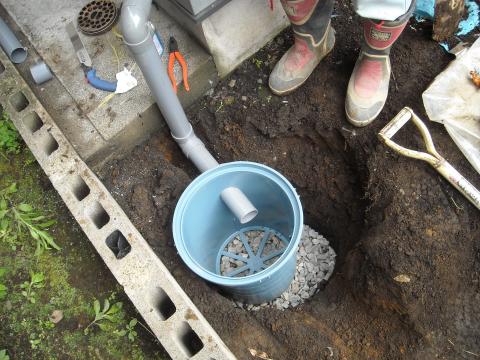 排水の吸い込み枡設けました
