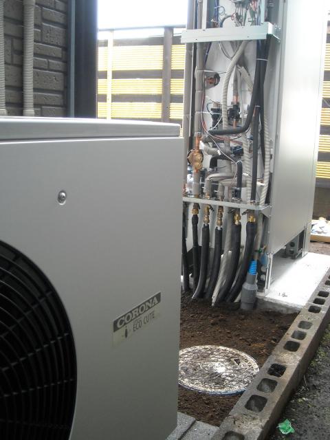 薄型タンクでも基礎は広く