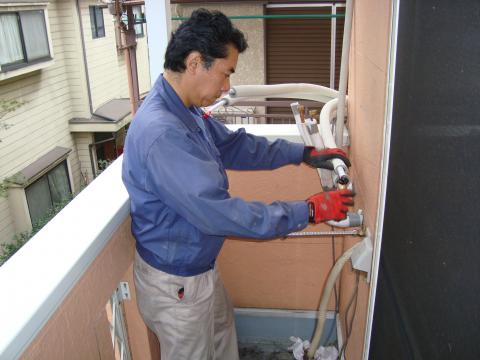 給湯器の位置変更