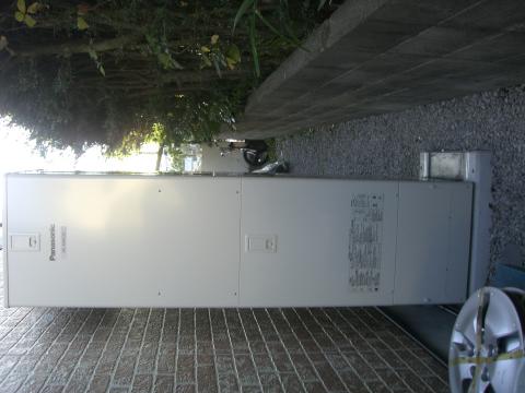 薄型エコキュート