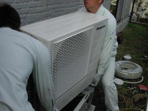 手を挟まないように！【エコキュート工事】【長野県塩尻市】オール電化はエコ電化ＪＰ【大光電気商会】