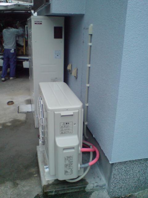 出窓の下にピッタリ入りました。