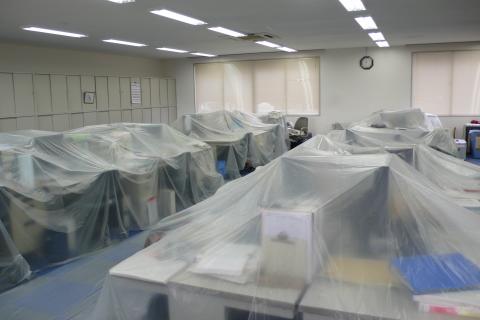 養生はシッカリとします【三菱ズバ暖エアコン工事】【長野県長野市】ズバ暖エアコン工事はオール電化・エコ電化ｊｐ【大光電気商会】