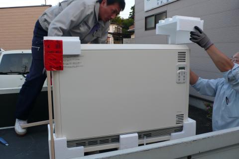 梱包を取ります【蓄熱暖房器工事】【長野県長野市】オール電化・エコ電化jp【大光電気商会】