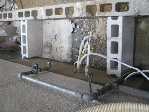 大阪府寝屋川市　I様邸エコキュート基礎工事?