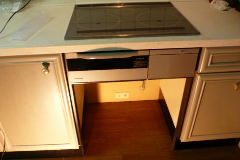 IHの下に穴が開いてしまいました【IHクッキングヒーター工事】【長野県長野市】オール電化・エコ電化jp【大光電気商会】