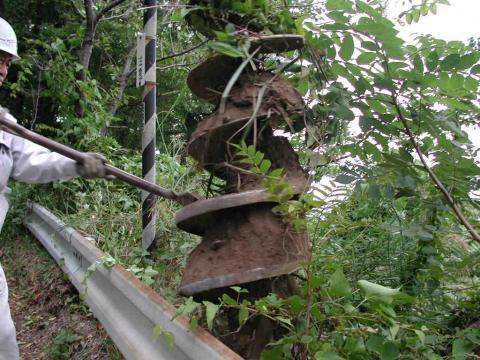 もう少し持ち上げて【防犯灯工事】【長野県長野市】オール電化・エコ電化jp【大光電気商会】