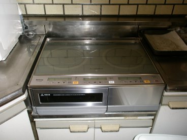 埼玉県鳩ヶ谷市辻　Sさま邸　オール電化工事（エコキュート・IH、ソーラー温水器撤去、単３切り替え工事)