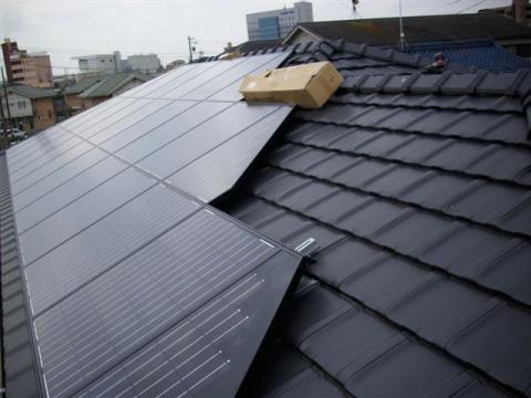 愛知県一宮市　太陽光発電　シャープ三角パネル