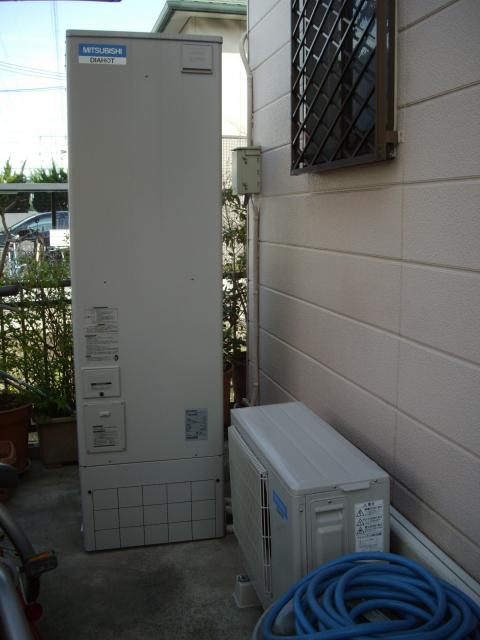 青木様邸のエコキュート