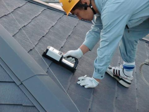 太陽光発電、センサー使って垂木を探す！