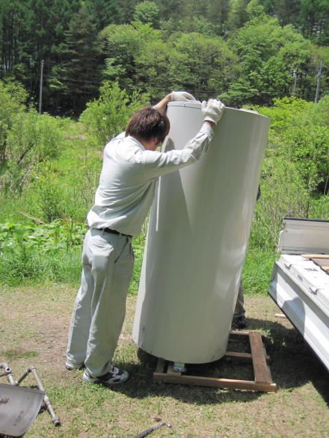これから搬入です【電気温水器工事】【長野県長野市】オール電化・エコ電化ＪＰ【大光電気商会】