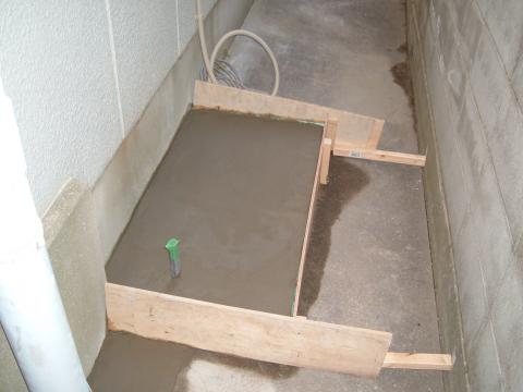 大阪府豊中市Ｗ様　エコキュート基礎工事