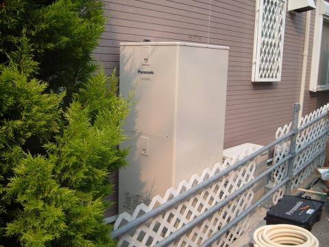 大阪府箕面市Ｋ様　エコキュート設置工事１