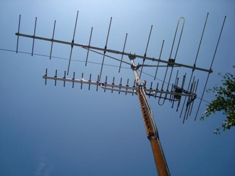 集合住宅の地デジアンテナ工事(東京都荒川区)