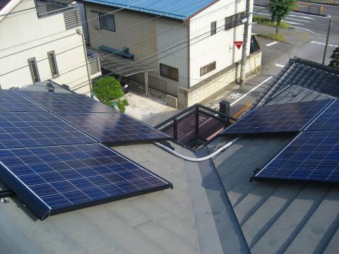 宇都宮太陽光３階建の建物でした。
