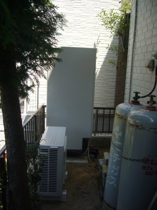 埼玉県上尾市瓦葺　木下さま邸　エコキュート設置工事