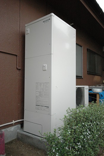 市川三郷町　Ｔ様邸　エコキュート設置工事