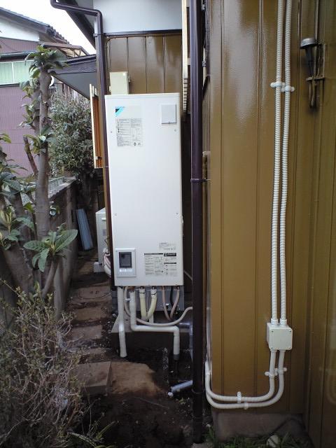 埼玉県上尾市Kさま邸（エコキュート設置工事）