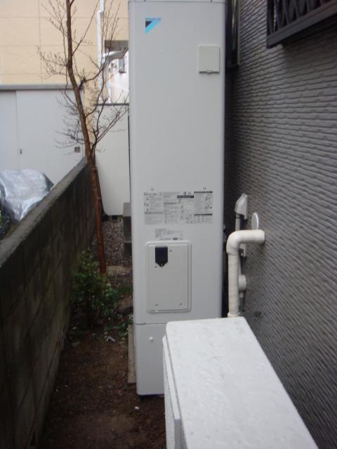 埼玉県上尾市Kさま邸（エコキュート設置工事）