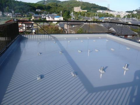 サンメイトの太陽光発電に伴う防水工事のご紹介です。