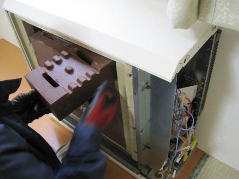 蓄熱暖房器のレンガ積みはあと一つで完了です【蓄熱暖房器工事】【長野県長野市】オール電化・エコ電化ＪＰ・街の工事屋さん【大光電気商会】