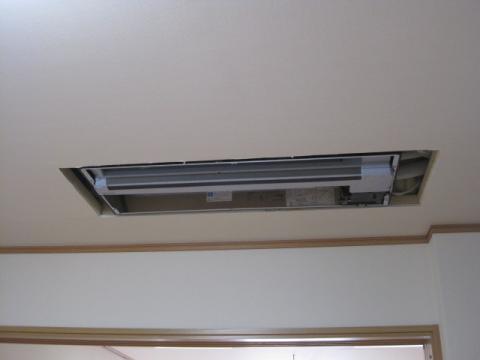 天井へ埋込みます【エアコン工事】【長野県長野市】エコ電化ＪＰ・街の工事屋さん【大光電気商会】
