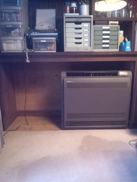 渋谷区笹塚にて床置き型エアコン工事