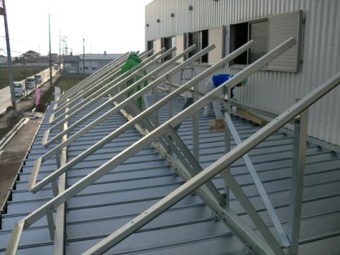 奈良県橿原市　ヨネカワ社屋太陽光発電システム　設置中