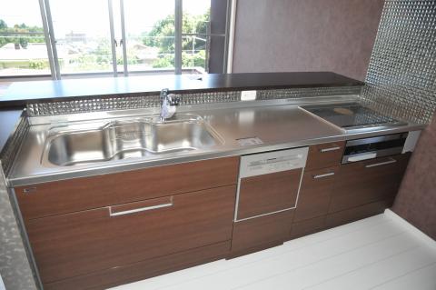 大きなキッチンからは