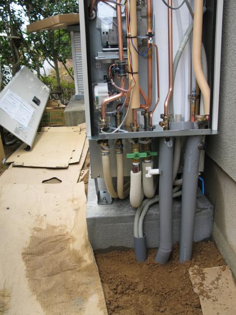 福岡県古賀市　Ａ様邸　エコキュート工事