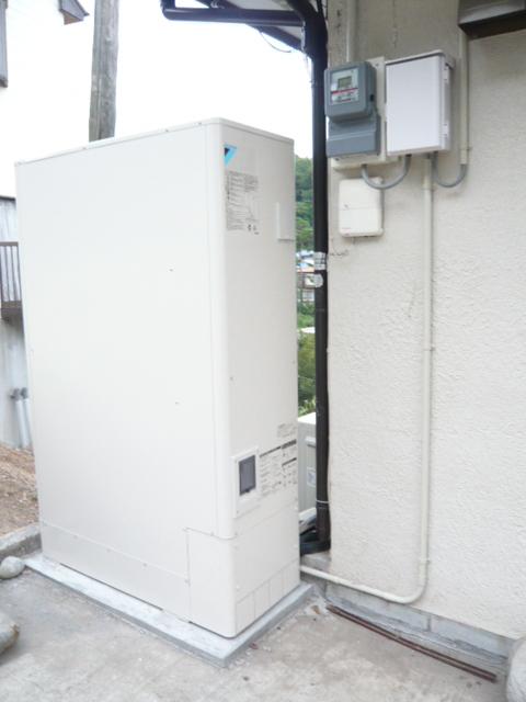 三島市東大場ダイキン460Lエコキュート設置工事！