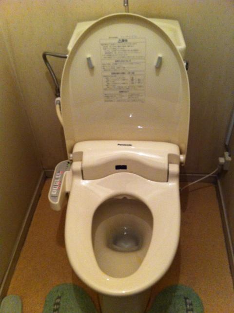 渋谷区笹塚にて　トワレ交換・取付工事