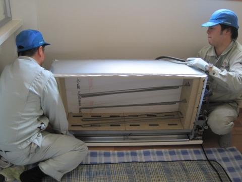 静かに下ろしてね！【【長野県長野市蓄熱暖房器工事】【長野県長野市電気工事】【長野県長野市太陽光発電工事】【長野県長野市省エネエアコン工事】【長野県長野市オール電化工事】エコ電化ＪＰ【大光電気商会】