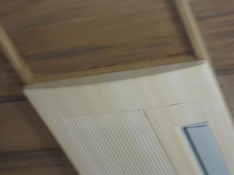 天井板のすき間加工【長野県長野市省エネエアコン工事】【長野県長野市電気工事】【長野県長野市太陽光発電工事】【長野県長野市蓄熱暖房器工事】【長野県長野市オール電化工事】エコ電化ＪＰ【大光電気商会】