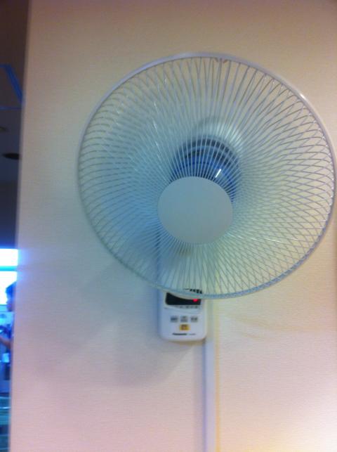 東京都渋谷区笹塚　扇風機壁掛け工事