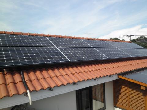 筑紫野市針摺東　サンヨーＨＩＴ太陽光発電システム