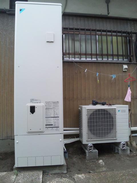 エコキュートを取り付けさせて頂きました。