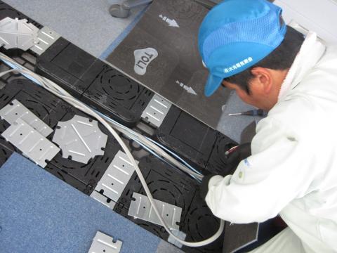 床下配線は簡単です【長野県長野市ＯＡフロアー】【長野県長野市電気工事】【長野県長野市太陽光発電】【長野県長野市蓄熱暖房器】【長野県長野市オール電化】エコ電化ＪＰ【大光電気商会】