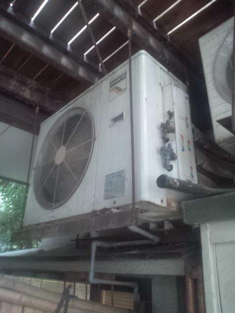 東京都杉並区和泉町にてマルチエアコンの取り付け