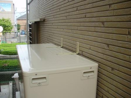 松原市　エコキュート　耐震固定金具