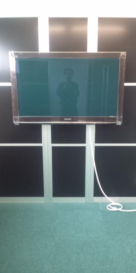 東京都文京区　46型プラズマテレビの壁掛け