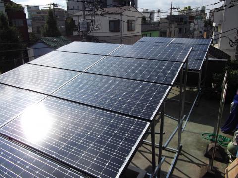 屋根に穴を開けずに　陸屋根太陽光発電設置