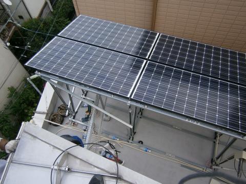 屋根に穴を開けない！陸屋根太陽光設置工事