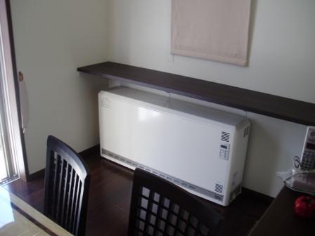 蓄熱暖房機とカウンター　ユニデールの工事