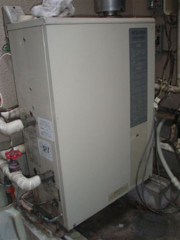 ヒートポンプ式床暖房熱源機への入替（神奈川県逗子市）