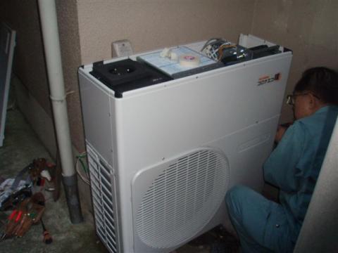 ヒートポンプ式床暖房熱源機への入替 その4（神奈川県逗子市）